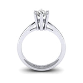 Gabriano Nia 6 tırnaklı tektaş yüzük; GIA-HRD sertifikalı yuvarlak pırlanta ve beyaz altın montürün yandan görünüşü